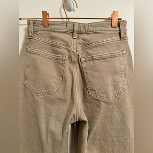 Abercrombie and Fitch curve love high rise relaxed 90s jean in Oat.